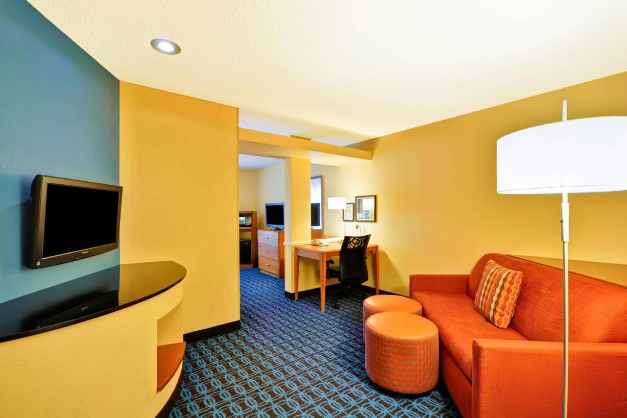 Fairfield Inn & Suites Dallas Medical/Market Center Экстерьер фото