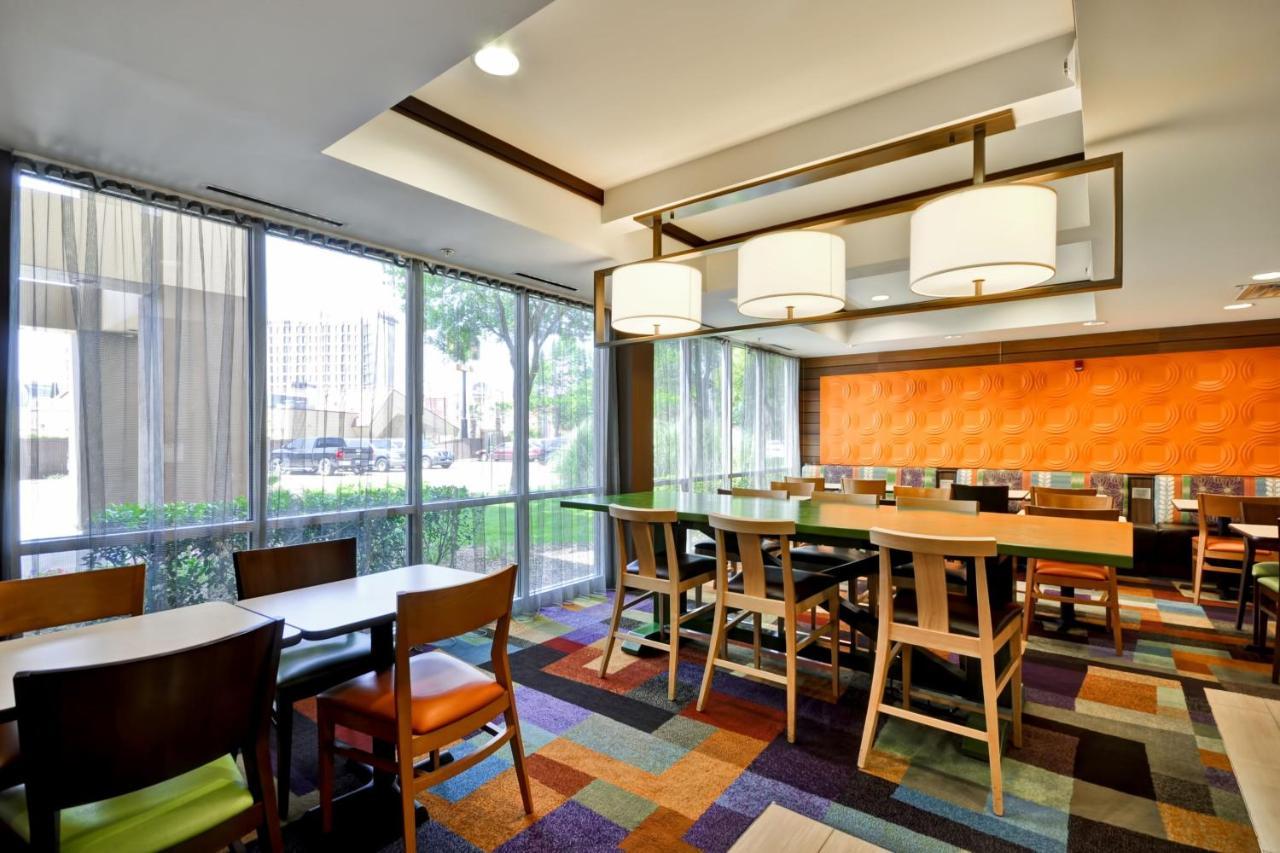 Fairfield Inn & Suites Dallas Medical/Market Center Экстерьер фото