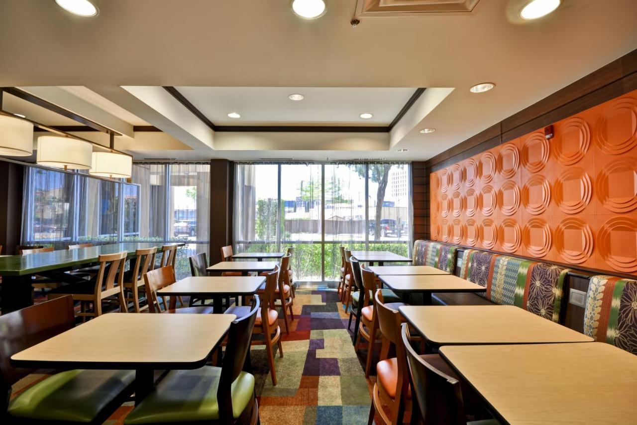 Fairfield Inn & Suites Dallas Medical/Market Center Экстерьер фото