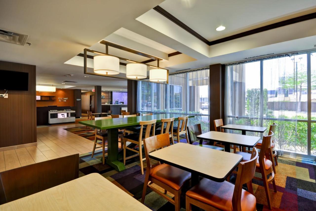 Fairfield Inn & Suites Dallas Medical/Market Center Экстерьер фото