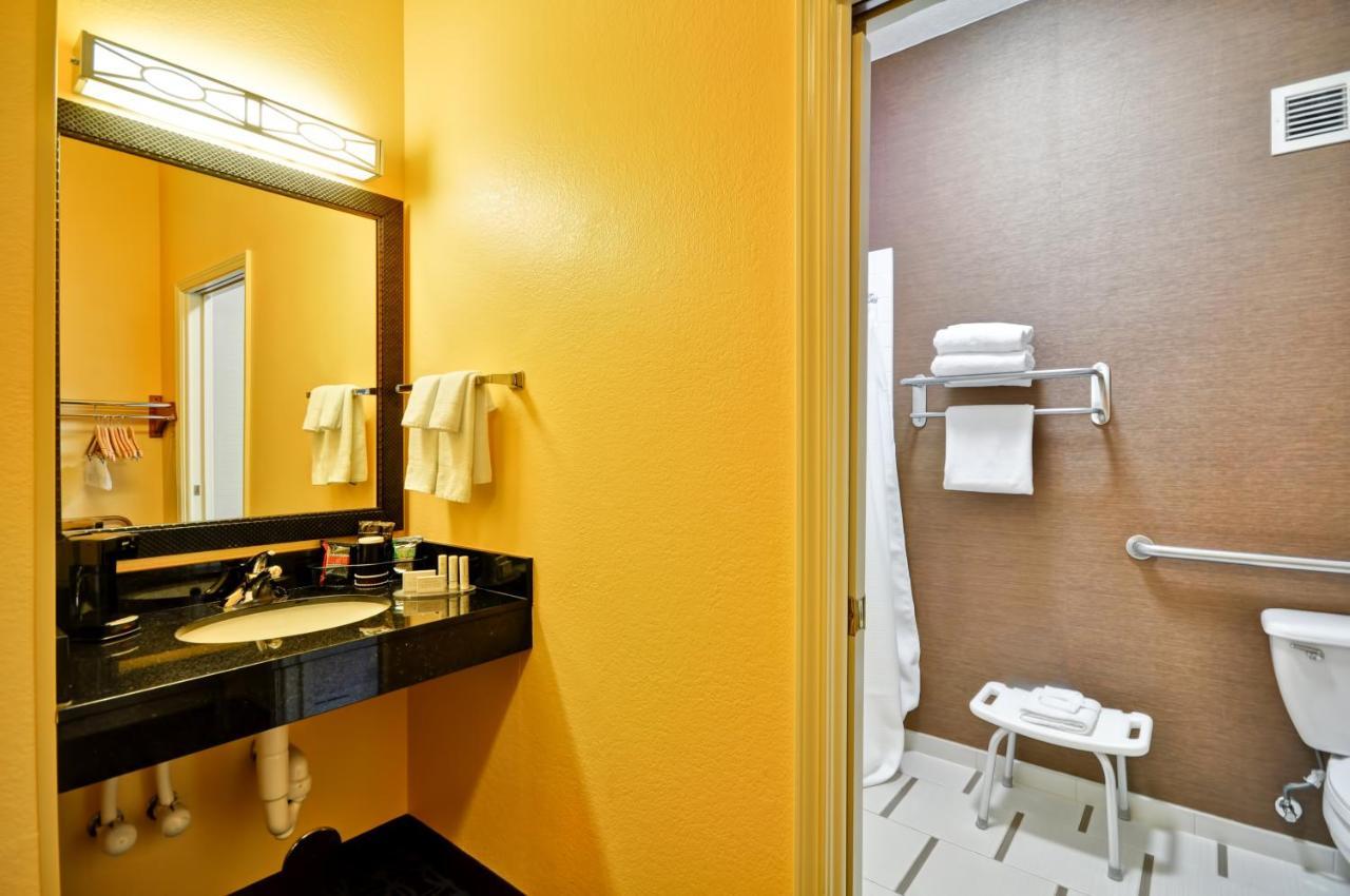 Fairfield Inn & Suites Dallas Medical/Market Center Экстерьер фото